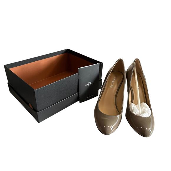 Coach Devon Patent Leather Pumps Fog Beige Women’s Size 8B Stiletto Heels - Picture 3 of 13